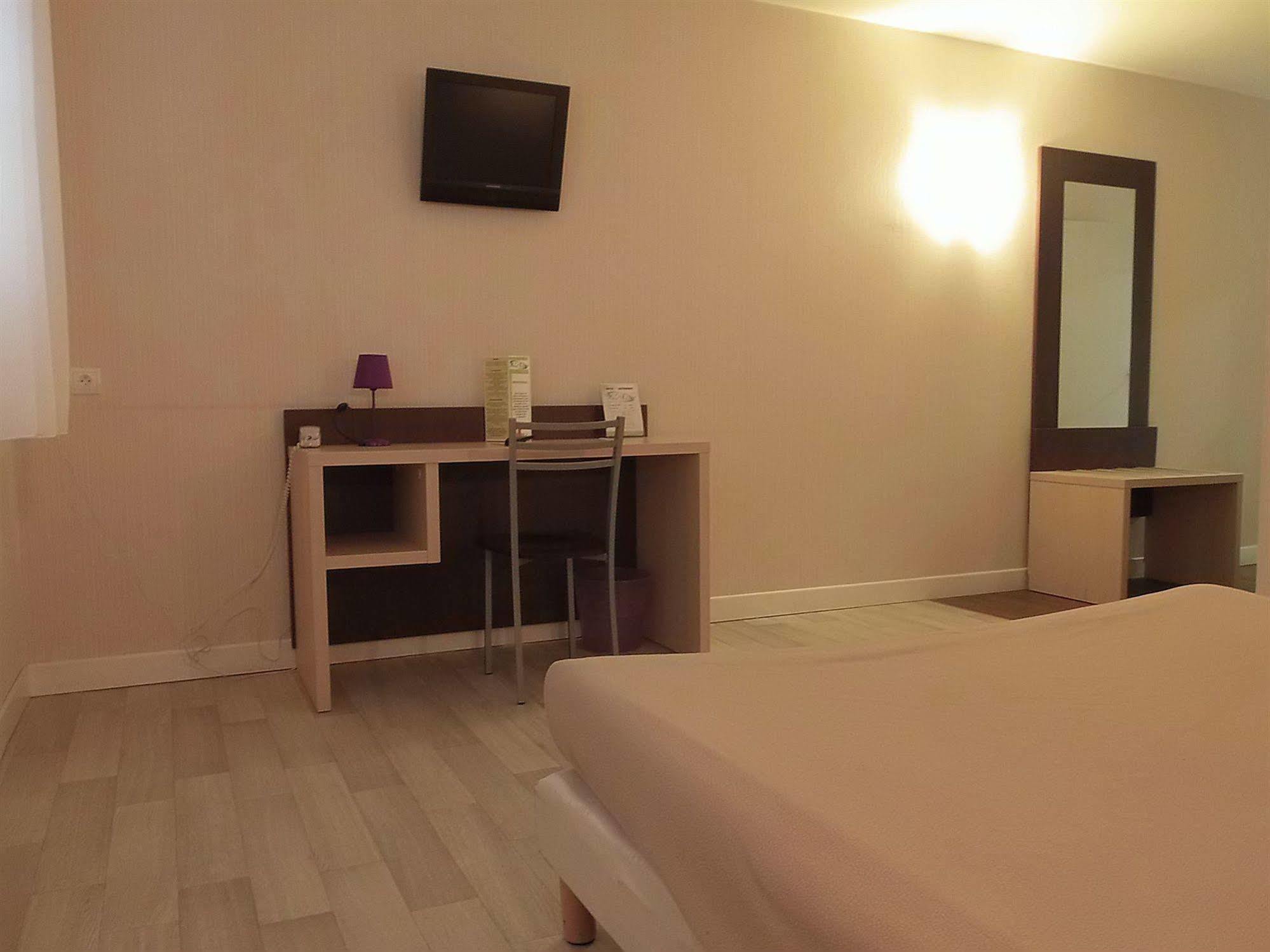 Hotel Azur Saint Junien Cit'Hotel Экстерьер фото