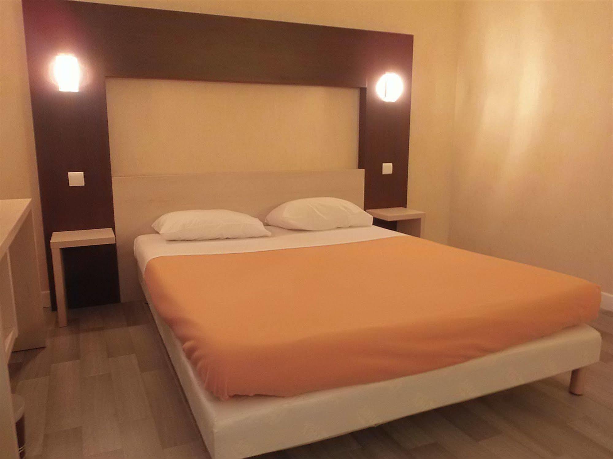Hotel Azur Saint Junien Cit'Hotel Экстерьер фото