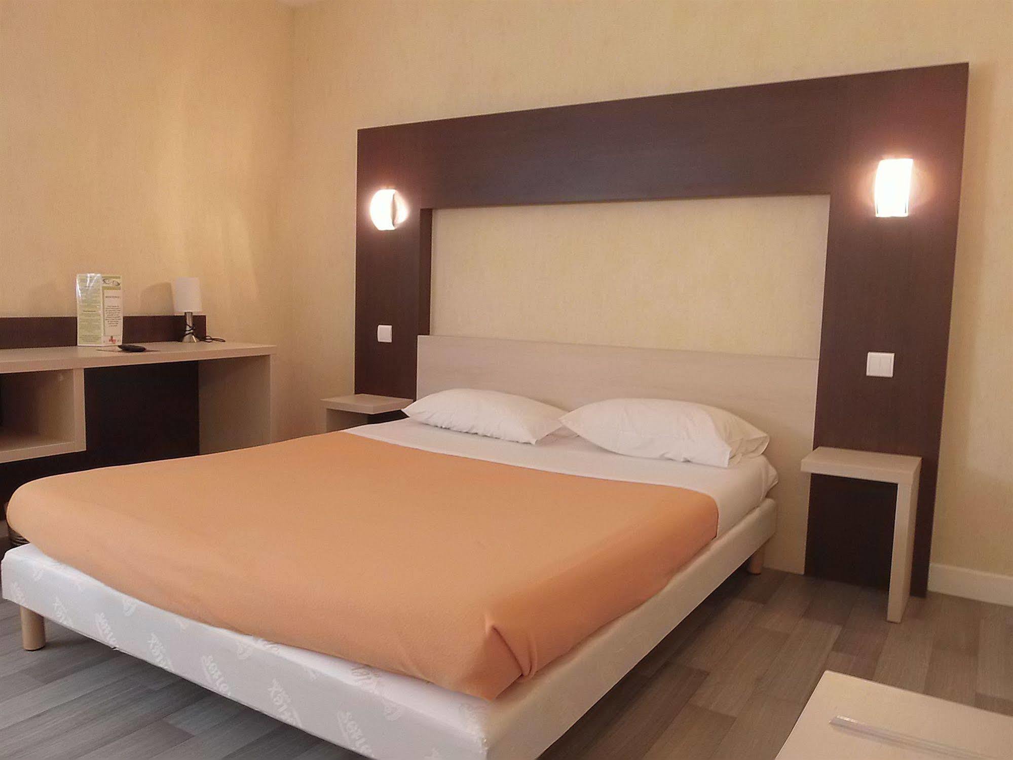 Hotel Azur Saint Junien Cit'Hotel Экстерьер фото